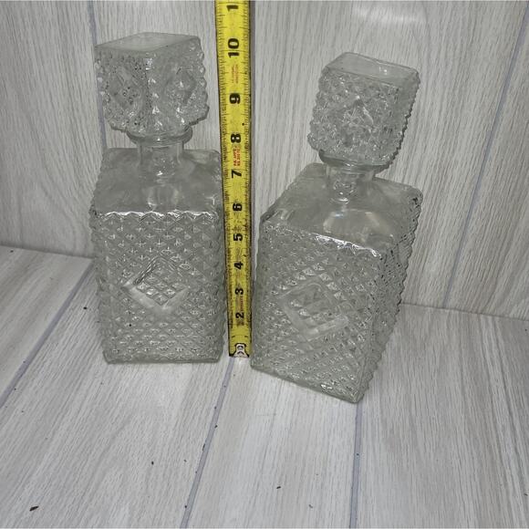 Vintage 1960s Diamond Cut Glass Whisky Decanters Bourbon Scotch Barware - Picture 4 of 4